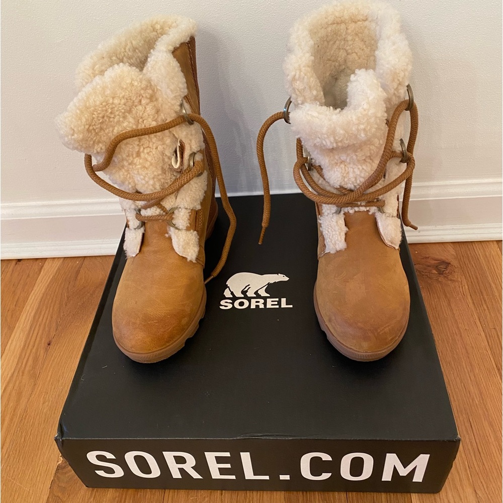 Sorel Womens Joan of Arctic Wedge I Shearling Closed Toe.